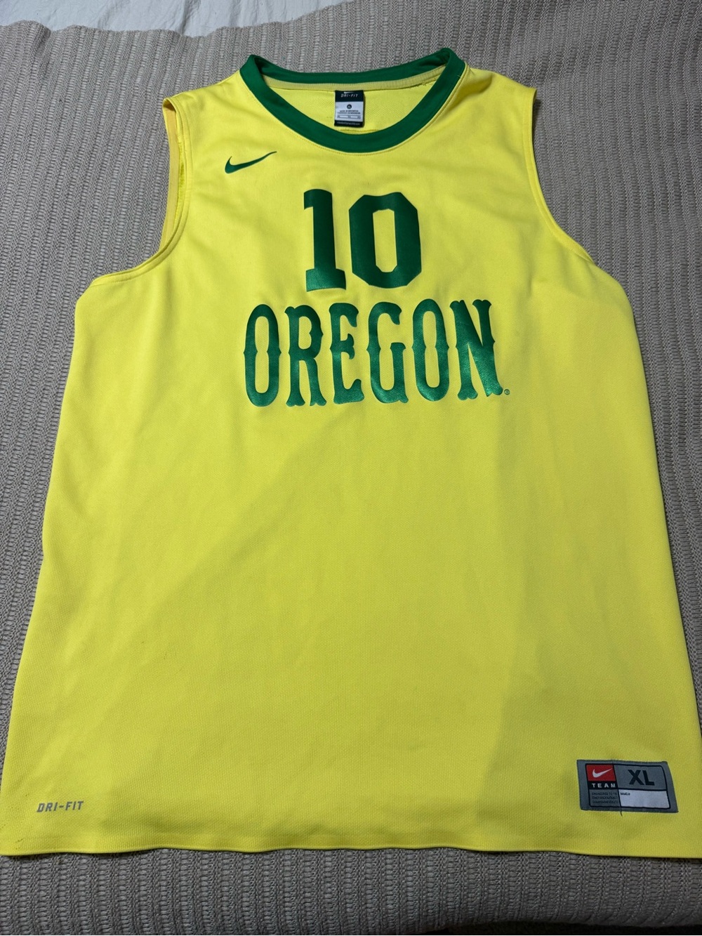 Nike VINTAGE Oregon Yellow Basketball Jersey - Size XL